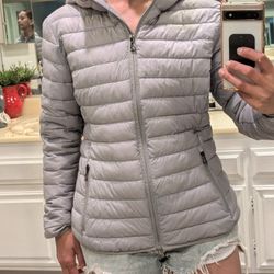 Arctic North Norway Down Women Grey Hoodie Puffer Jacket. Size 38. Zipper Pocket. Quilted Puffer Coat. Logo Accent. Ultralight.