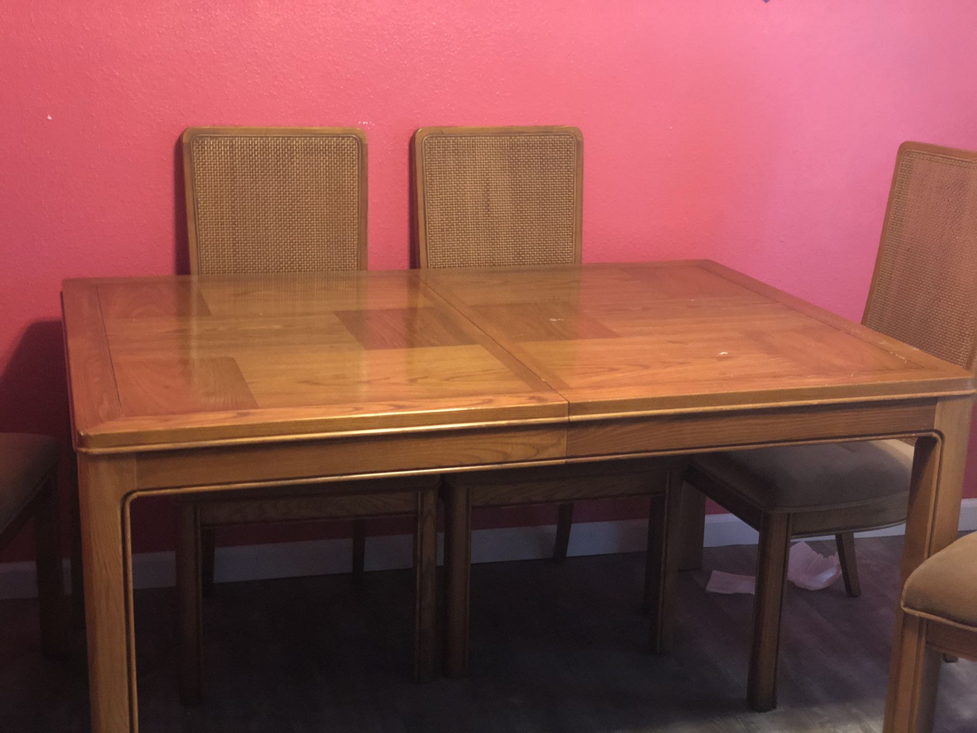 Dining room table with 6 chairs and two extension leafs