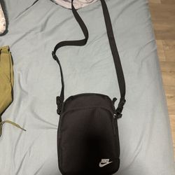NIKE SHOULDER BAG