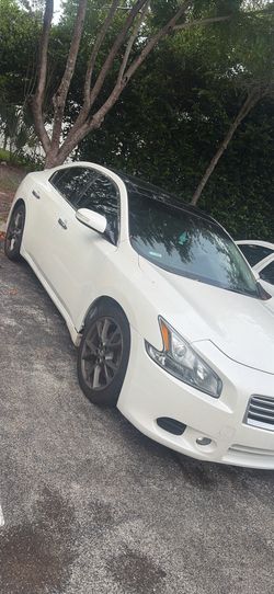 2012 Nissan maxima