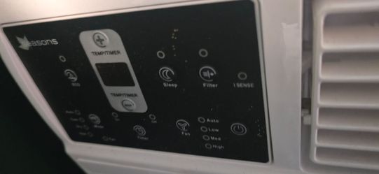 SEASONS 12000 Btu A/C WALL UNIT 220V