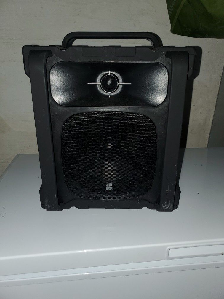 Altec LANSING BASS SPEAKER BLUETOOTH, MICROPHONE HOOKUP, USB CHARGING