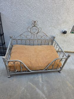 Dog day bed