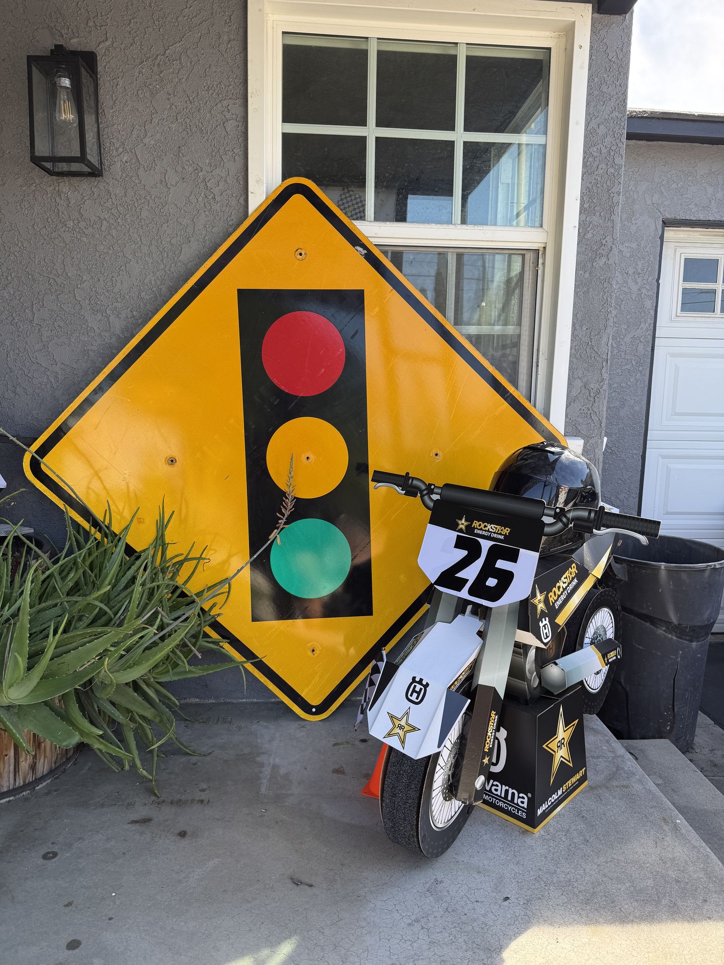 Traffic light sign - heavy duty metal