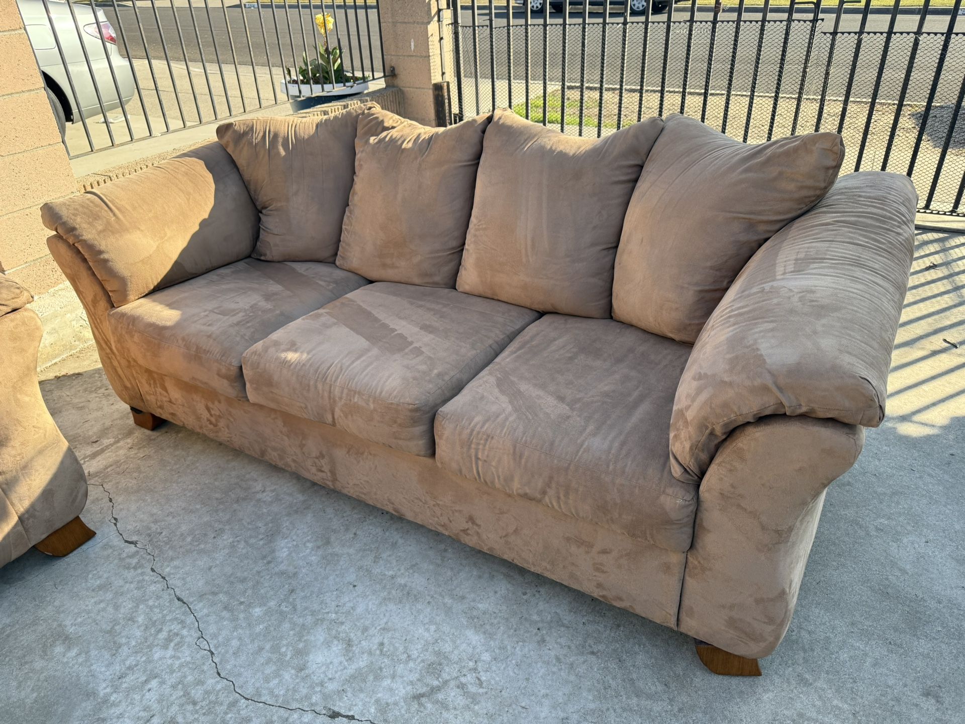 Couch / Sofa Set