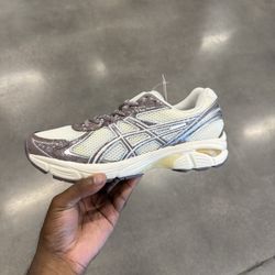 ASICS 2160 Mauve  Multiple Sz 