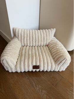 Free cat couch — pickup only in DTLA.