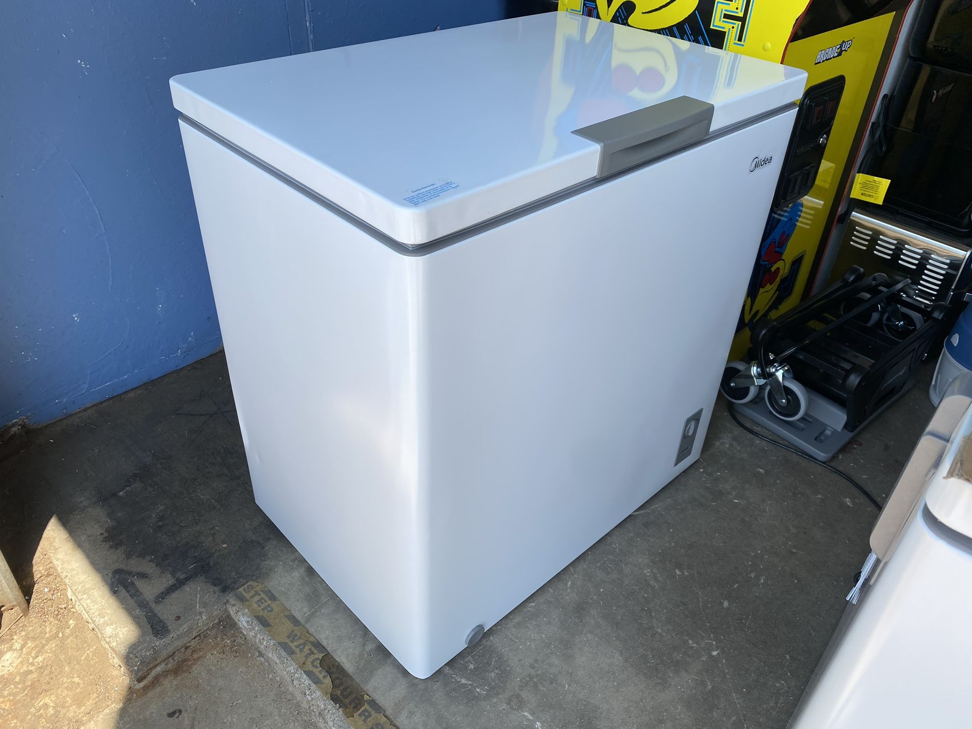 Midea 7 Cu.ft Chest Freezer 