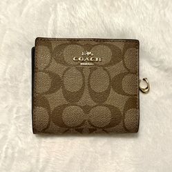 Coach Women's Snap Wallet in Signature Canvas