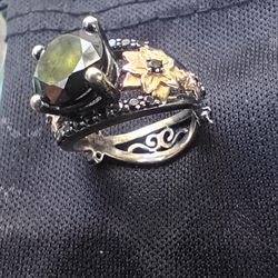 🥀 Midnight Bloom: Exquisite Two-Tone Floral Statement Ring (S925/18K)