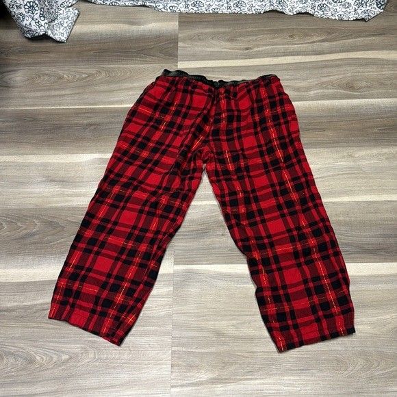 Victoria's Secret Red and Black Plaid Capri PJ pants size large