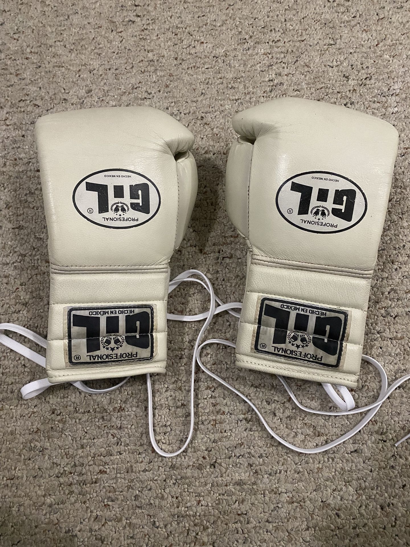 GIL Boxing Gloves 18oz Lace Up