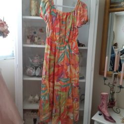 NEW MULTI COLOR DRESS SIZE MEDIUM 
