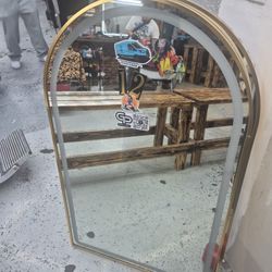Barber Chair Mirror And Station 250.      