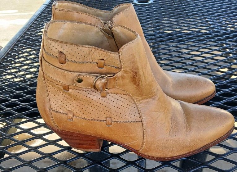 Women's Tan Leather Ankle Boots Like New