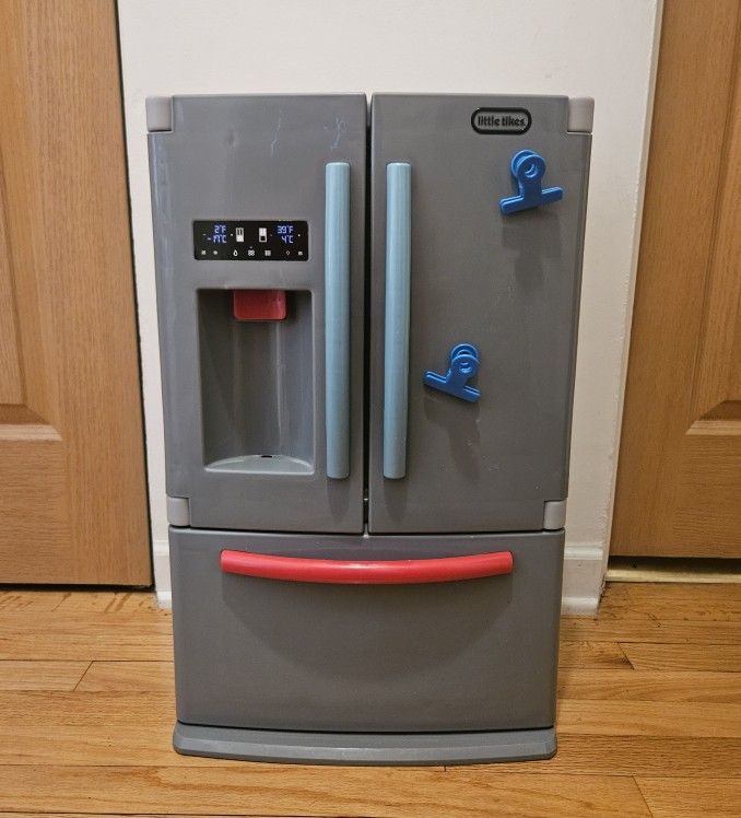 Little Tikes First Fridge Refrigerator with Ice Dispenser