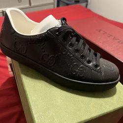 Gucci Shoes Men 5.5 Authentic  That would Be A Woman 8.5