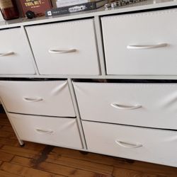 7-Drawer Dresser/ Stand w/ Drawers