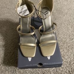 Gold Heels Size 9.5 Beautiful Shoes Worthington Heels