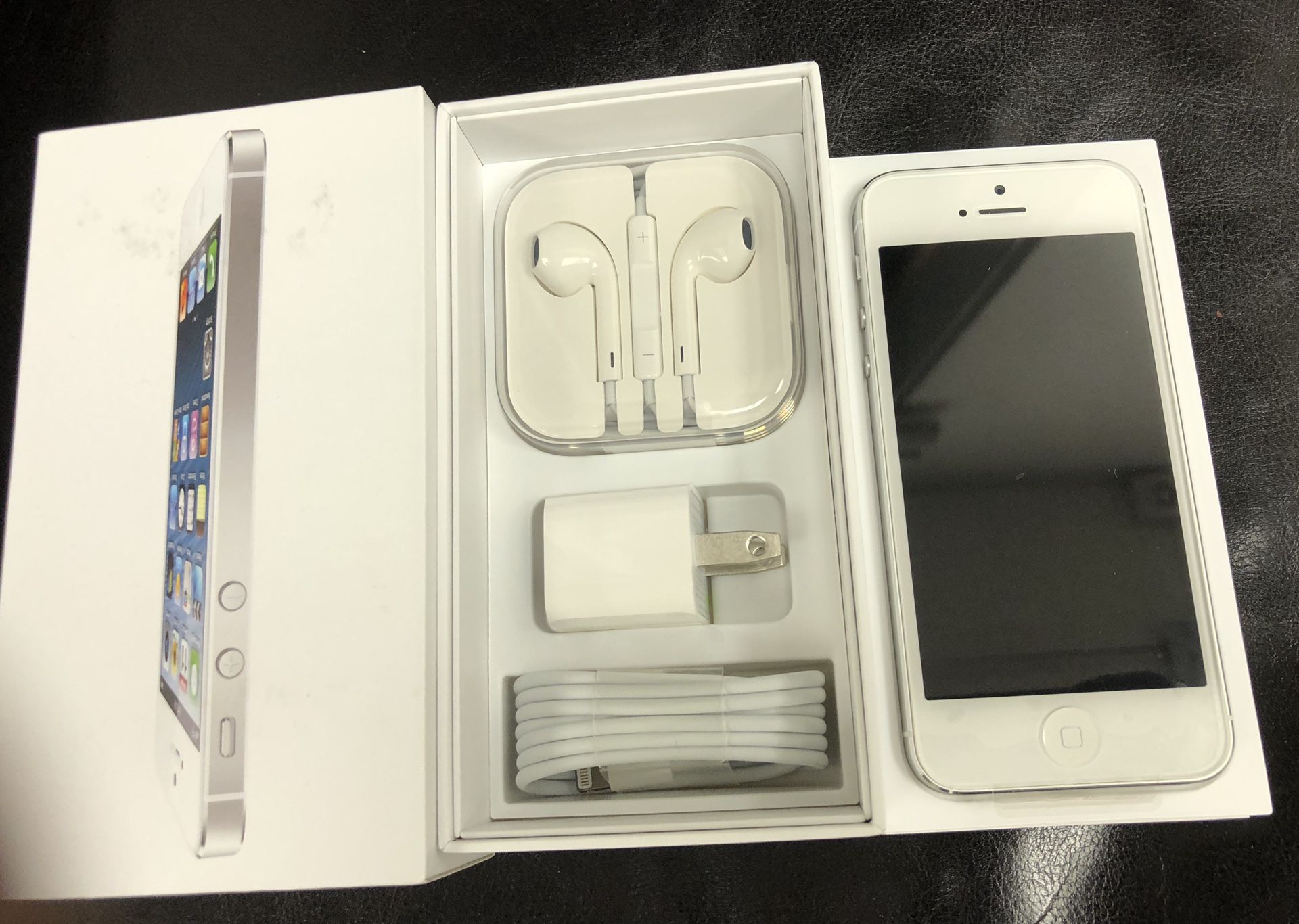 Tempel Isolere Tarif Apple iPhone 5 brand new 16gb white unlocked and box accessories for Sale  in Edison, NJ - OfferUp