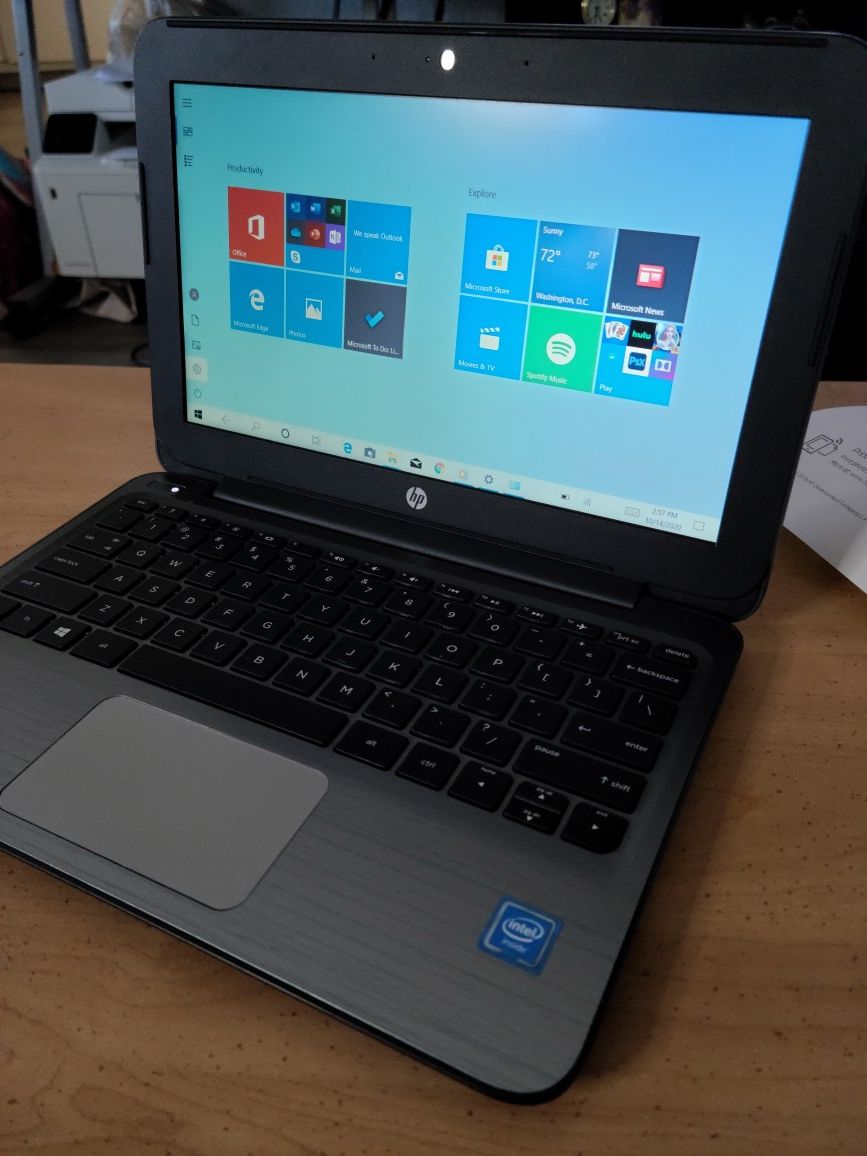 Like New HP Stream 11 Notebook Intel celeron Windows 10