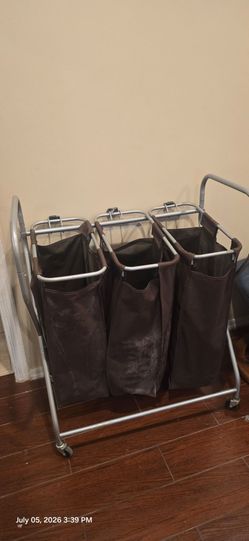 Laundry hamper