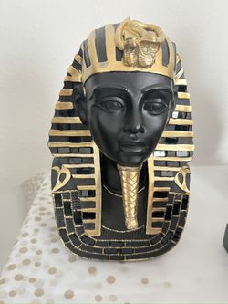 Egyptian king Tut Statue