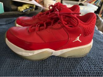 Boys jordan max aura 3