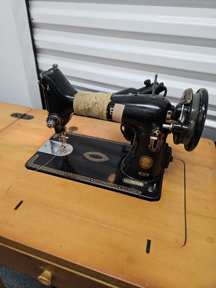 Vintage Singer Model 99K Sewing Machine with Pedal and table