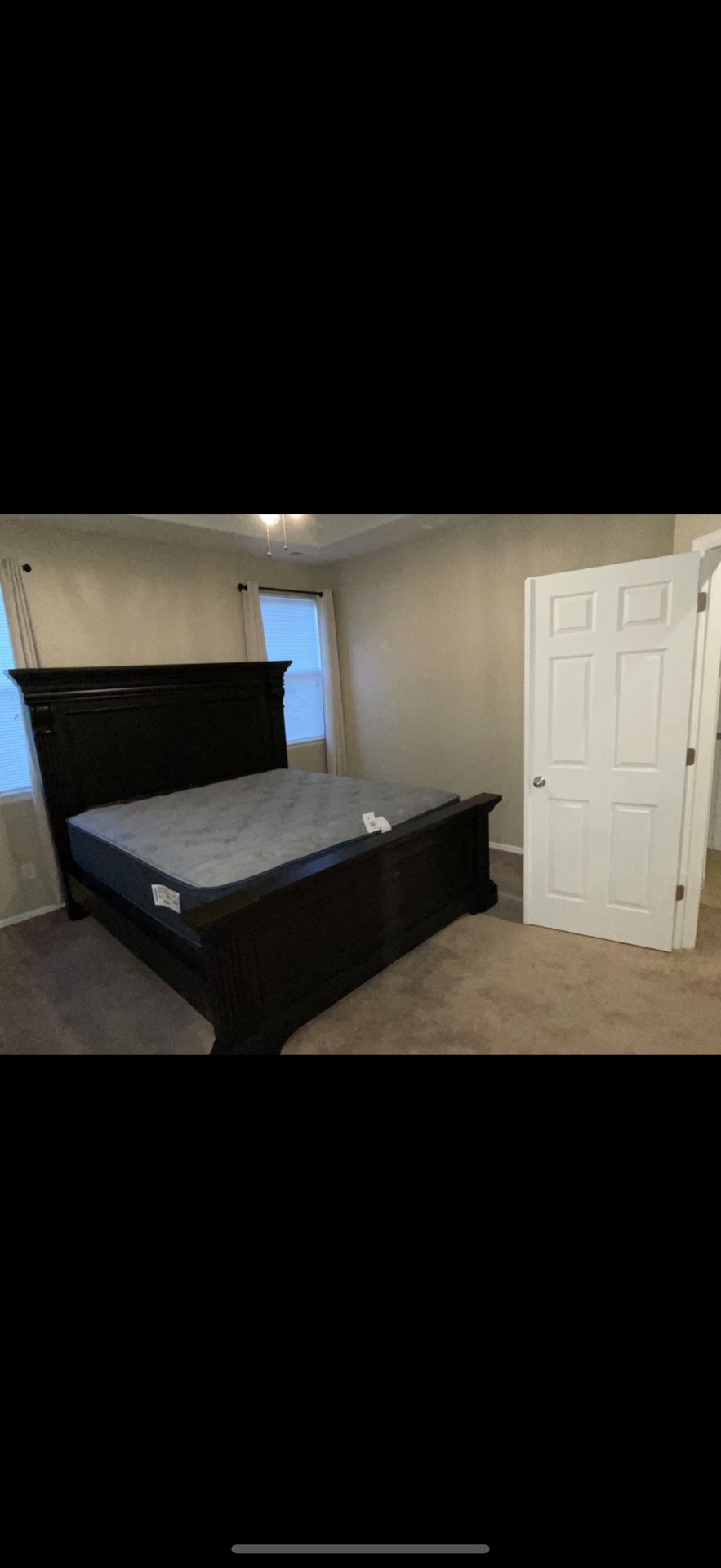 Caldwell King Bed w/ Tauri King Mattress/ King Foundation