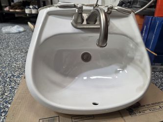 Pedestal Sink Used 2 Months With DELTA Faucet