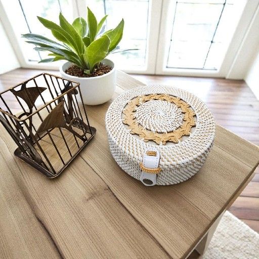 Wicker Ratan Round Holder With LID