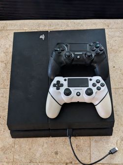 Ps4 500GB w/ 2 controller and 15 games