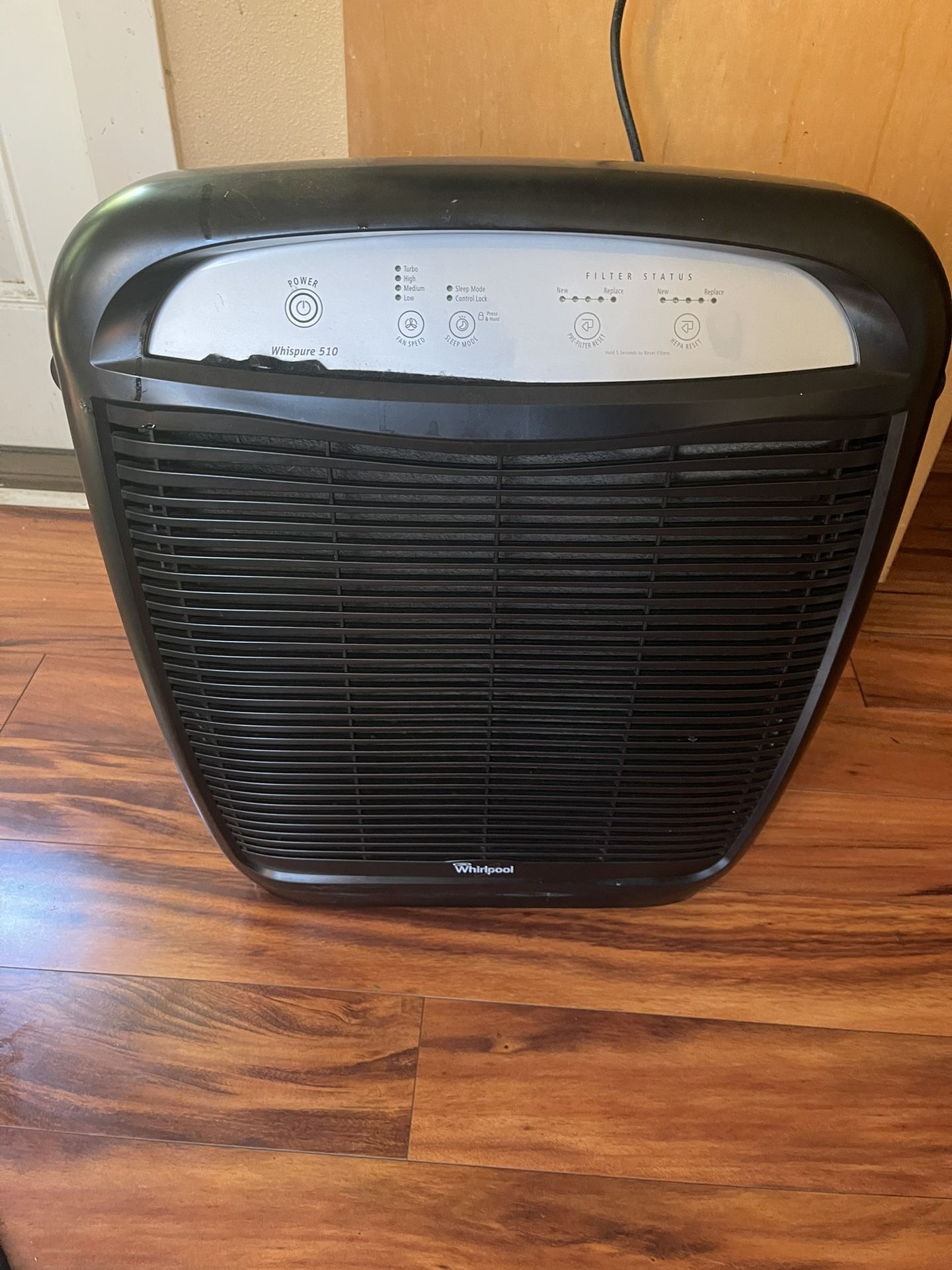 Whirlpool Whispure 510 Air Purifier, Black W/Filter -Great Condition