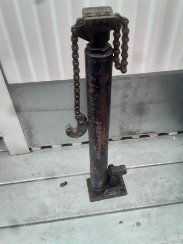 Standing Chain Wrap Jack