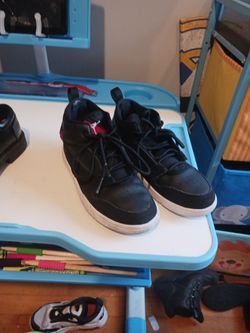 Boys Size 1 Gym Shoes 