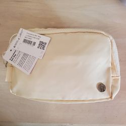 Lululemon Belt Bag 1L, Beige, Brand New for Sale in Phoenix, AZ - OfferUp Lululemon Belt Bag 1L, Beige, Brand New for Sale in Phoenix, AZ - OfferUp