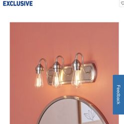 bonita lámpara plateada para baño nueva con garantía $20