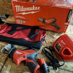 Milwaukee M12 12V Lithium-Ion HACKZALL Cordless Reciprocating Saw Kit with One 1.5Ah Battery, Charger and Tool Bag
