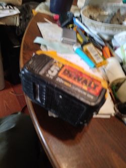 DEWALT 20VOLT 5X BATTERY WORKS GREAT