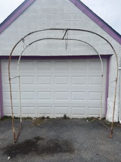 Metal Rose Bush Holder