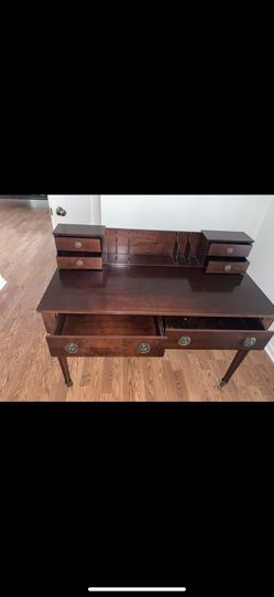 DESK WITH DETACHABLE SHELF-BEAUTIFUL