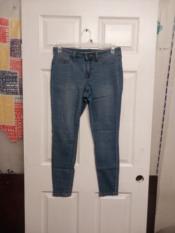 Ladies Universal Thread High Rise Skinny Jeans