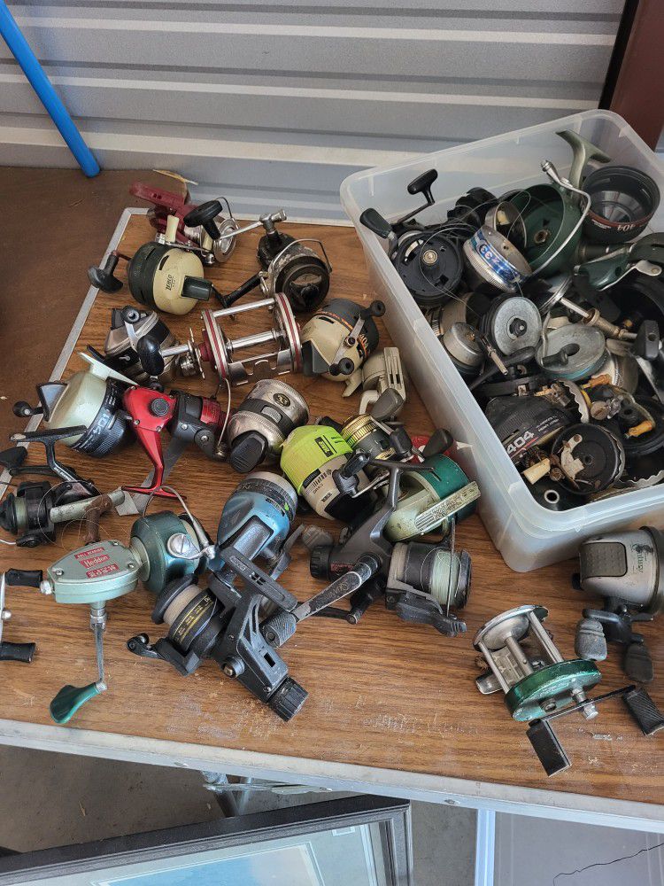 Lot Of Fishing Reels Old 