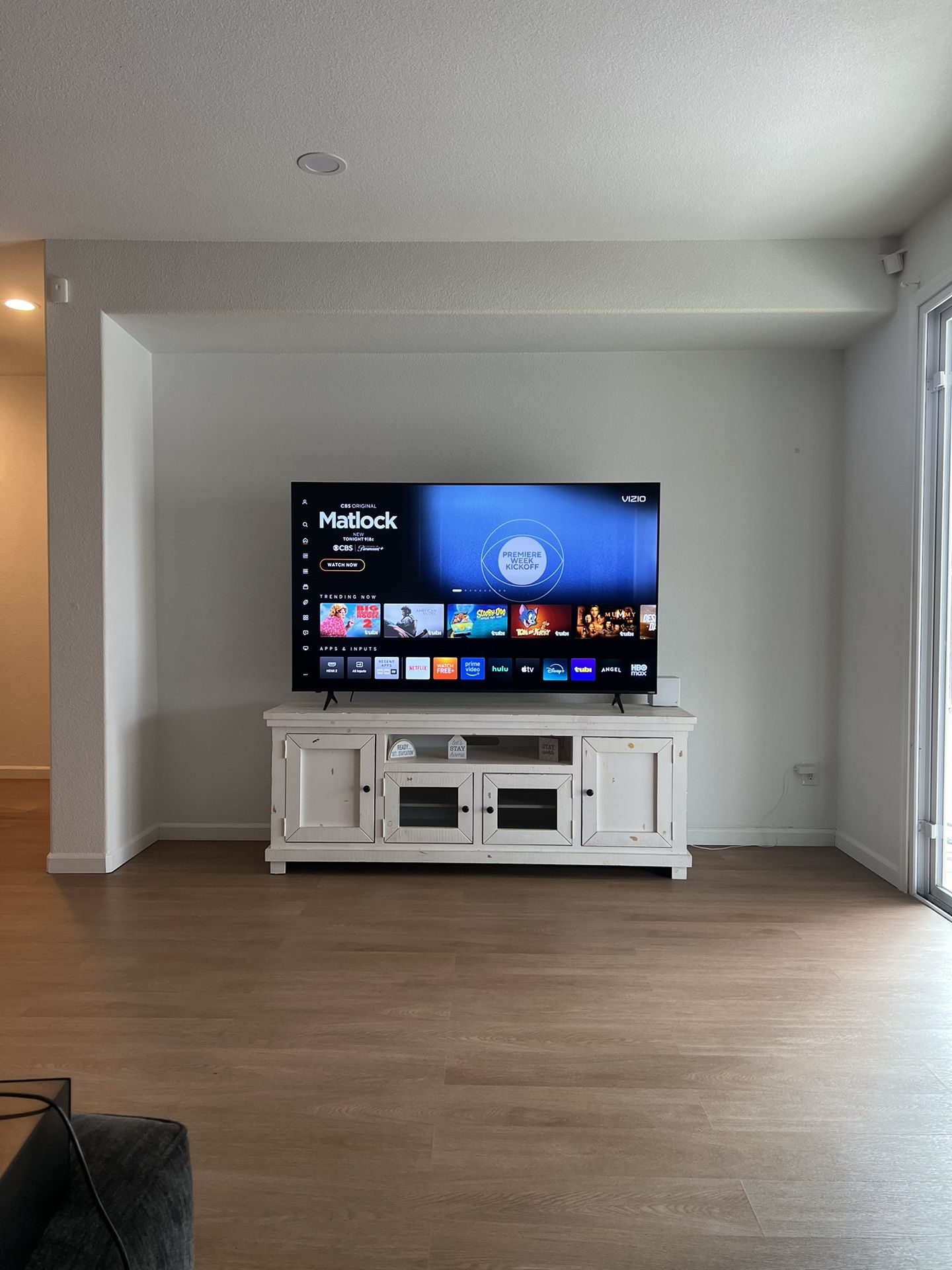 75 Inch Smart tV Vizio And Entertainment Center
