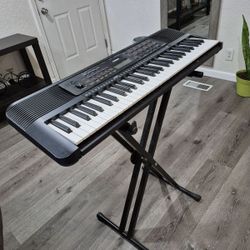 YAMAHA KEY BOARD WITH STAND