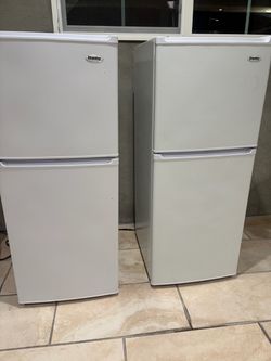 2 fridges/2 refrigeradores