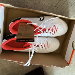 Soccers Cleats Nike Size 5