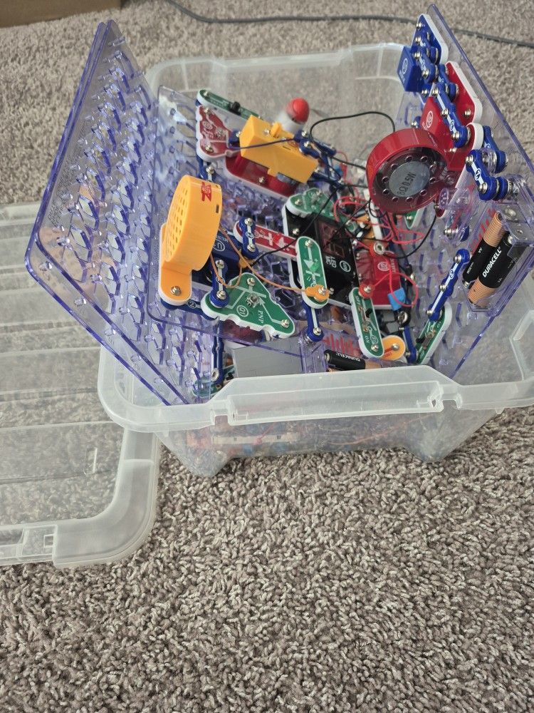 Electronic Snap Circuits