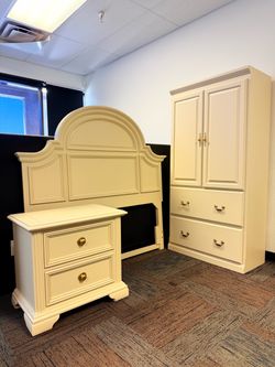 Stanley Refinished 3-Piece Bedroom Set – Beige & Gold